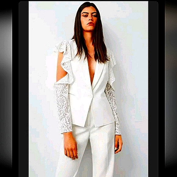 BCBGMaxAzria Jackets & Blazers - BCBGMAXAZRIA WHITE LACE COLD SHOULDER BLAZER NWT Size XS